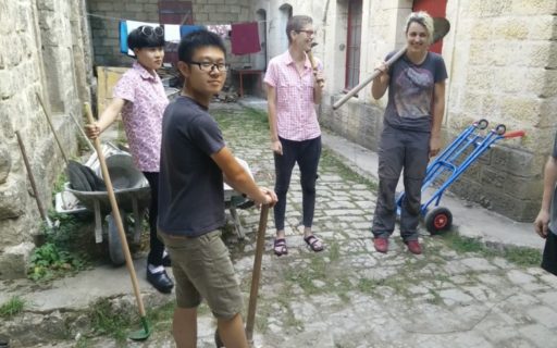 Andreas Prantsusmaal kindlust renoveerimas